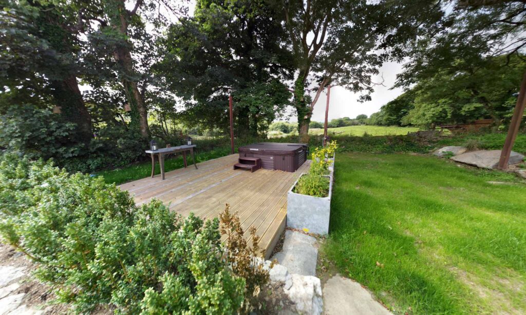 Hot Tub Accommodation in Newport, Pembrokeshire